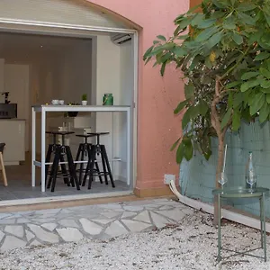 Appartement Joli Studio Avec Jardin Bord De Mer, Saint-Mandrier-sur-Mer