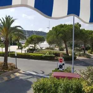 Appartement Anatole - T3 - Moderne - Climatise - 1er Etage - Tres Grande Terrasse - Vue Magnifique Et Degagee, Saint-Mandrier-sur-Mer